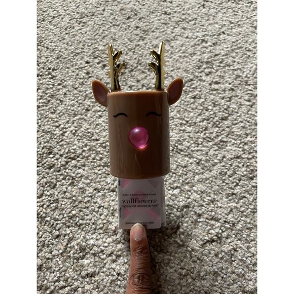 Reindeer Wall Plug in Bath and Body Works Home Scent - Picture 3 of 7